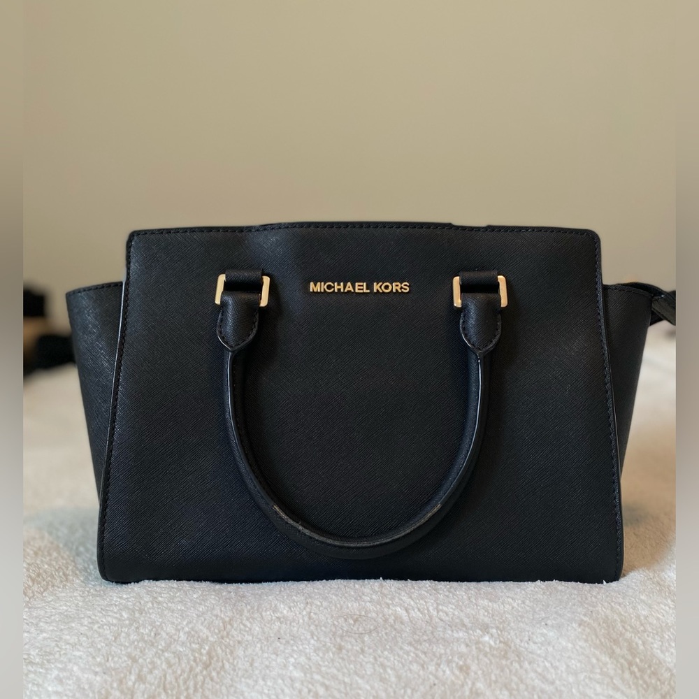 Michael Kors Selma Medium Luxury Handbag Black
